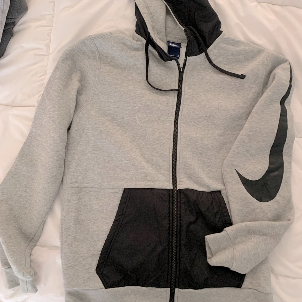 Mens Nike hoodie. New without tags.